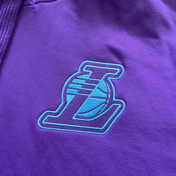 Super soft Los Angeles Lakers Courtside Fleece Hoodie - Picture 2 of 9